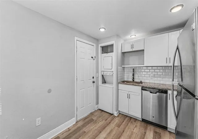 Listing Photo 5 - Condo for sale in building located at 1412 E Renfro St, PLANT CITY, FL 33563