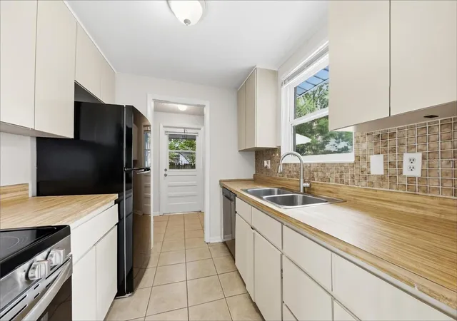 Photo 4 of Single family home for sale at 10021 Hayes St, Spring Hill, FL 34608 | MLS# TB8555209 | Listing updated on 2026-10-11