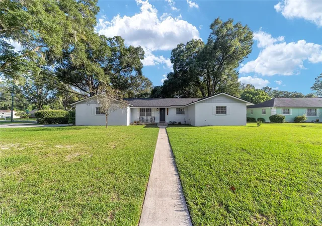 Photo 2 of Single family home for sale at 3844 Se 9th Place, Ocala, FL 34471 | MLS# OM733496 | Listing updated on 2026-10-09