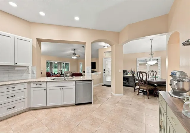 Listing Photo 5 - Condo for sale in building located at 2333 Brookfield Grns Cir, SUN CITY CENTER, FL 33573 - Unit #45