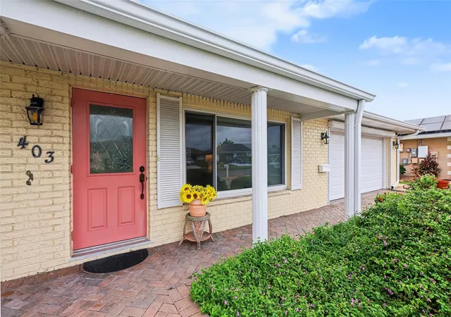Photo 2 of Single family home for sale at 403 S Pebble Beach Blvd, Sun City Center, FL 33573 | MLS# TB8555218 | Listing updated on 2026-10-10
