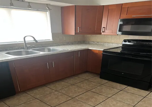 Listing Photo 5 - Condo for sale in building located at 4265 S Semoran Blvd, Orlando, FL 32822 - Unit #4