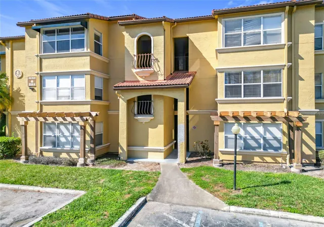 Condo for sale at 5144 Conroy Rd #35, ORLANDO, FL 32811 | MLS# O6447485