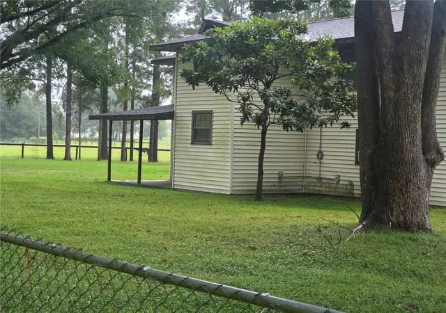 Photo 3 of Single family home for sale at 950 W Highway 316, Citra, FL 32113 | MLS# OM733497 | Listing updated on 2026-10-10
