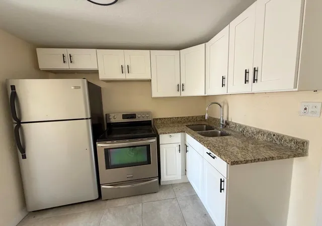 Photo 4 of House for sale at 613 Plateau Ave, Lakeland, FL 33815 | MLS# O6447492 | Listing updated on 2026-10-08