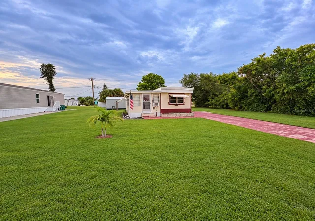 Manufactured home for sale at 1394 Flamingo Dr, ENGLEWOOD, FL 34224 | MLS# D6149043