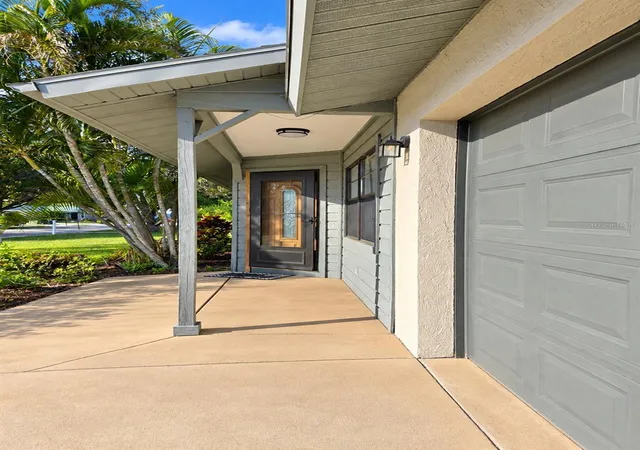 Photo 3 of Single family home for sale at 1064 Deer Holw Blvd, Sarasota, FL 34232 | MLS# A4708599 | Listing updated on 2026-10-08