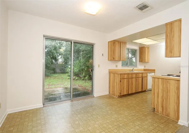 Photo 3 of Single family home for sale at 2539 Dobbin Dr, Orlando, FL 32817 | MLS# O6447502 | Listing updated on 2026-10-10