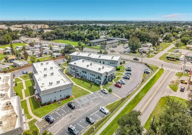Photo 2 of Condo for sale at 915 W Oak Ridge Rd #A, Orlando, FL 32809 | MLS# O6447505 | Listing updated on 2026-10-06