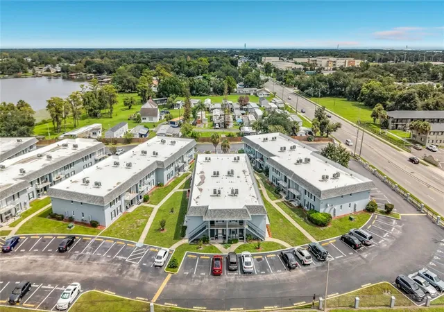 Photo 3 of Condo for sale at 915 W Oak Ridge Rd #A, Orlando, FL 32809 | MLS# O6447505 | Listing updated on 2026-10-06
