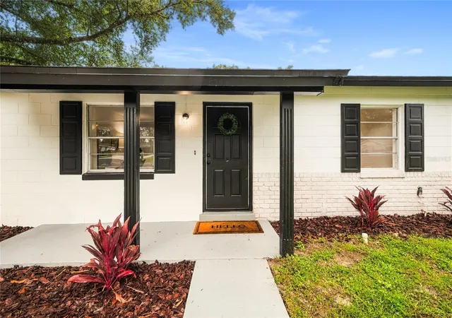 Photo 2 of Single family home for sale at 705 Pasadena Ave, Longwood, FL 32750 | MLS# O6447509 | Listing updated on 2026-10-10
