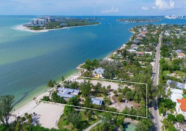 Photo 4 of Single family home for sale at 4200 Shell Rd, Sarasota, FL 34242 | MLS# A4708604 | Listing updated on 2026-10-19