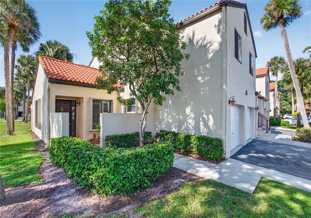 Photo 1 of Condo for sale at 10 Vía De Casas Sur #101, Boynton Beach, FL 33426 | MLS# OM733501 | Listing updated on 2026-10-26