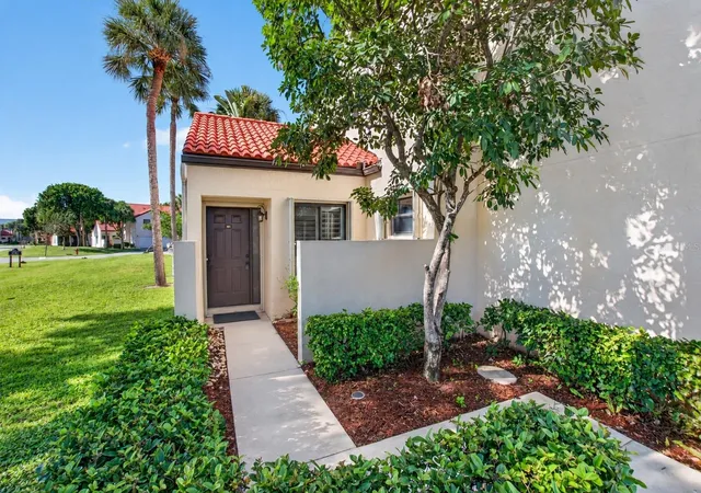 Photo 3 of Condo for sale at 10 Vía De Casas Sur #101, Boynton Beach, FL 33426 | MLS# OM733501 | Listing updated on 2026-10-26