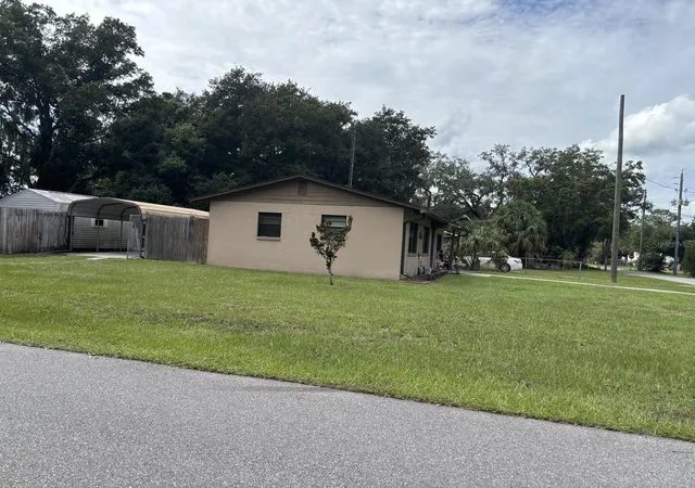 Photo 3 of Single family home for sale at 1701 W 2nd Street, Sanford, FL 32771 | MLS# O6447521 | Listing updated on 2026-10-08