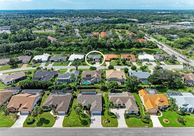 Photo 4 of Single family home for sale at 4204 Pro Am Ave E, Bradenton, FL 34203 | MLS# A4708611 | Listing updated on 2026-10-08