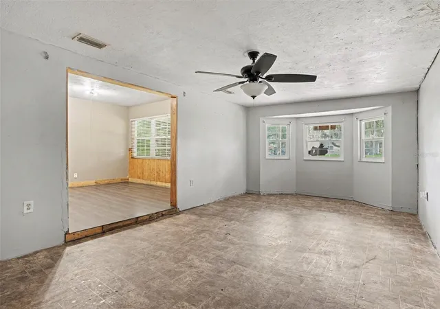 Photo 4 of Single family home for sale at 521 Green Cir, Fort Meade, FL 33841 | MLS# TB8555267 | Listing updated on 2026-10-07