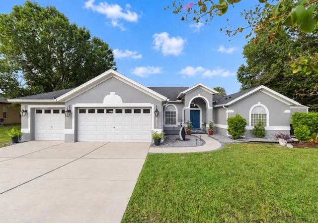 Photo 3 of Single family home for sale at 12907 Slash Pine Ct, Clermont, FL 34711 | MLS# O6447522 | Listing updated on 2026-10-09