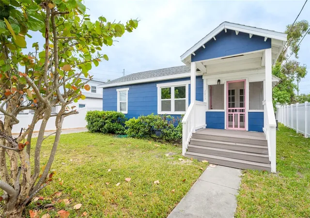 Single family home for sale at 2017 Oceanview Pl, TAMPA, FL 33605 | MLS# TB8555270