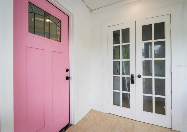 Photo 1 of Single family home for sale at 2017 Oceanview Pl, Tampa, FL 33605 | MLS# TB8555270 | Listing updated on 2026-10-06