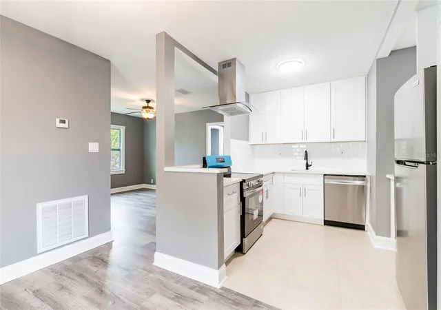 Photo 4 of Single family home for sale at 2017 Oceanview Pl, Tampa, FL 33605 | MLS# TB8555270 | Listing updated on 2026-10-06