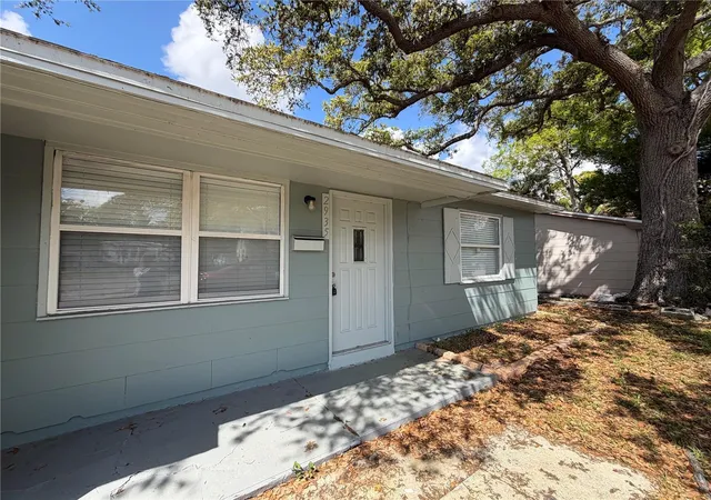 Photo 2 of Single family home for sale at 2935 Dr Martin Luther King Jr St S, Saint Petersburg, FL 33705 | MLS# TB8555271 | Listing updated on 2026-10-14