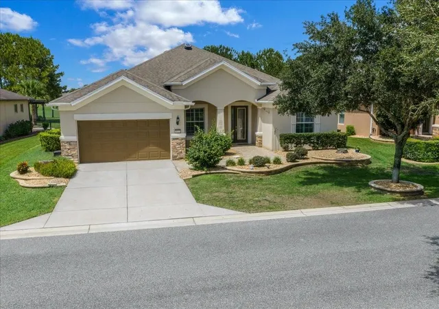 Photo 1 of Single family home for sale at 9531 SW 70th Loop, Ocala, FL 34481 | MLS# OM733506 | Listing updated on 2026-10-08