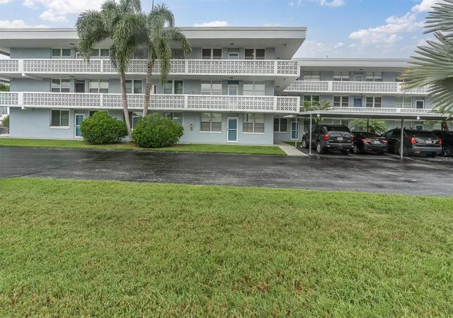 Photo 1 of Condo for sale at 4715 Bay St Ne #330, Saint Petersburg, FL 33703 | MLS# W7890116 | Listing updated on 2026-10-09