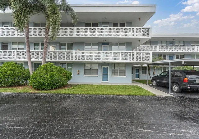 Photo 2 of Condo for sale at 4715 Bay St Ne #330, Saint Petersburg, FL 33703 | MLS# W7890116 | Listing updated on 2026-10-09