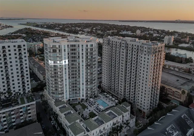 Listing Photo 1 - Condo for sale in building located at 450 Knights Run Ave, Tampa, FL 33602 - Unit #1701