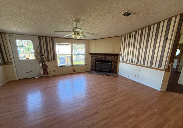 Photo 3 of Manufactured home for sale at 2001 Pine St, Saint Cloud, FL 34769 | MLS# O6447552 | Listing updated on 2026-10-06