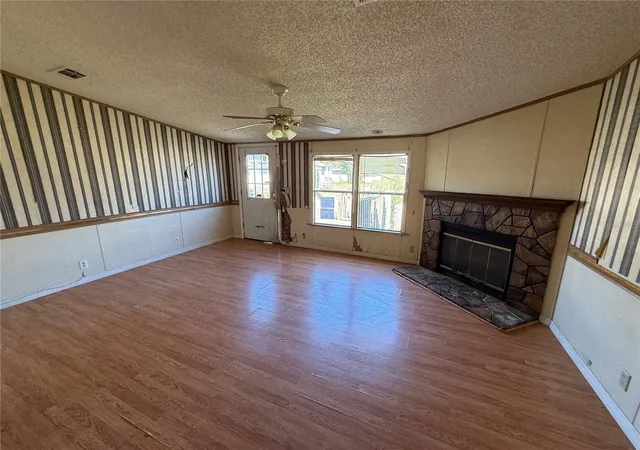 Photo 4 of Manufactured home for sale at 2001 Pine St, Saint Cloud, FL 34769 | MLS# O6447552 | Listing updated on 2026-10-06