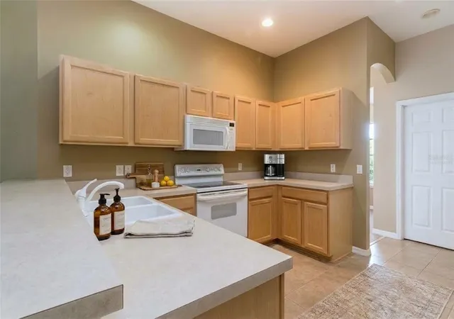 Photo 3 of Single family home for sale at 2336 Rye Grass Ln, Oviedo, FL 32765 | MLS# O6447554 | Listing updated on 2026-10-07