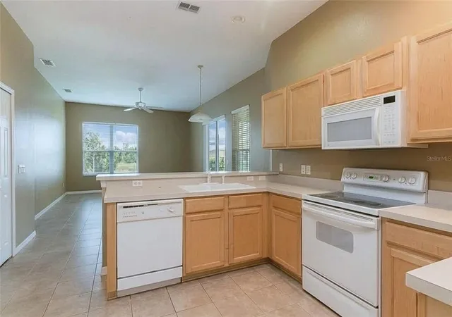 Photo 4 of Single family home for sale at 2336 Rye Grass Ln, Oviedo, FL 32765 | MLS# O6447554 | Listing updated on 2026-10-07