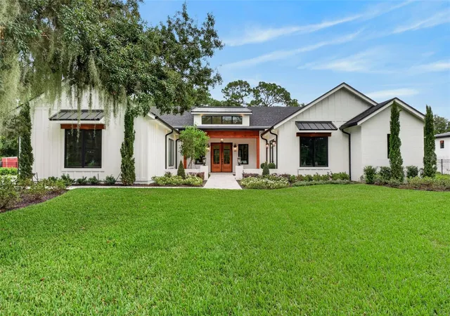 Photo 4 of Single family home for sale at 1815 Windermere Rd, Windermere, FL 34786 | MLS# O6447555 | Listing updated on 2026-10-21