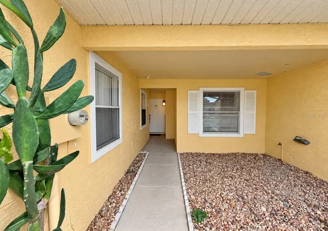 Photo 3 of Townhouse for sale at 3213 Queen Palms Ct, Kissimmee, FL 34747 | MLS# S5158945 | Listing updated on 2026-10-07