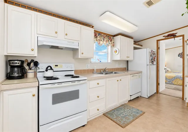 Photo 3 of Manufactured home for sale at 7337 Hedwig Ct, Port Charlotte, FL 33981 | MLS# C7531611 | Listing updated on 2026-10-06