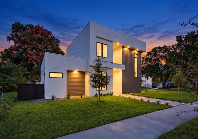 Photo 2 of Single family home for sale at 541 Buckminster Cir, Orlando, FL 32803 | MLS# L4965573 | Listing updated on 2026-10-17