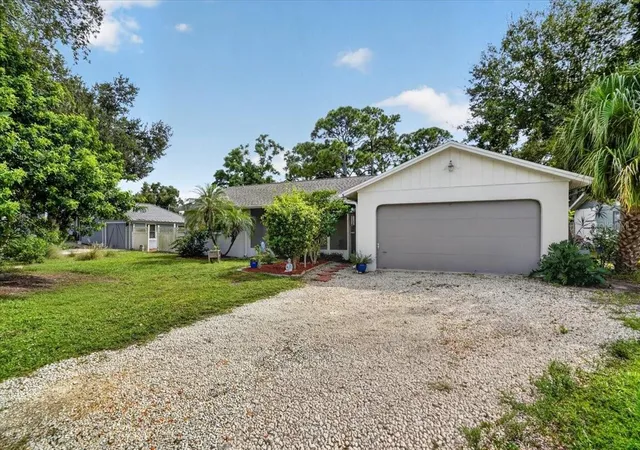 Photo 3 of Single family home for sale at 1870 Mova St, Sarasota, FL 34231 | MLS# A4708627 | Listing updated on 2026-10-07