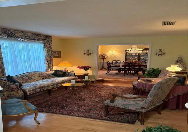 Photo 3 of Single family home for sale at 130 Springwood Trl, Altamonte Springs, FL 32714 | MLS# R4912110 | Listing updated on 2026-10-07