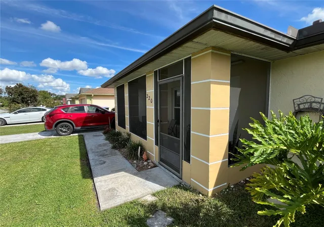 Photo 4 of Single family home for sale at 220 Mississippi Woods Ln, Orlando, FL 32824 | MLS# O6447577 | Listing updated on 2026-10-08