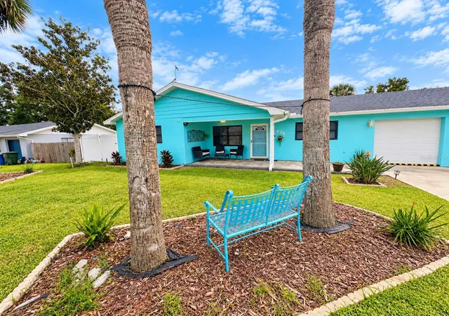 Photo 3 of Single family home for sale at 625 E Cummings St, Lake Alfred, FL 33850 | MLS# O6447578 | Listing updated on 2026-10-07