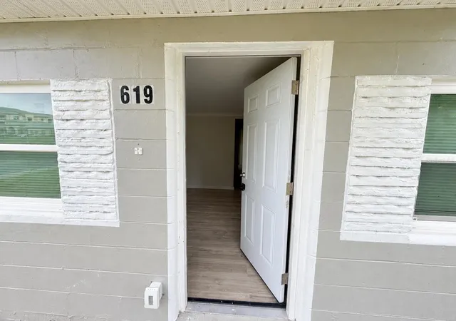 Photo 2 of Multi family home for sale at 617 Plateau Ave, Lakeland, FL 33815 | MLS# O6447582 | Listing updated on 2026-10-08