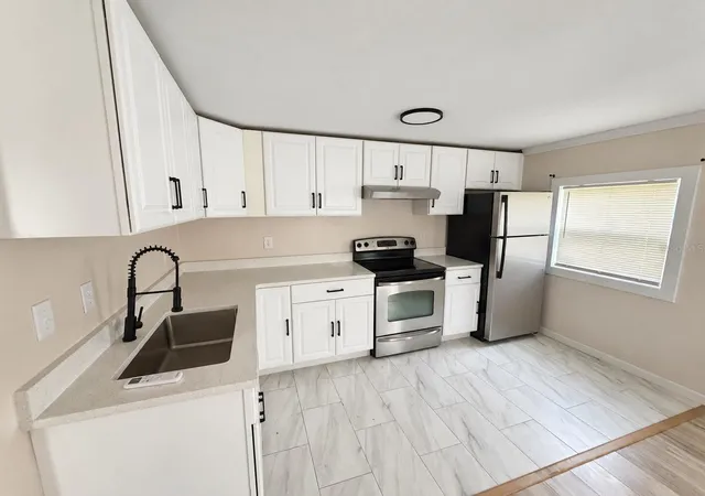 Listing Photo 5 - Condo for sale in building located at 617 Plateau Ave, LAKELAND, FL 33815