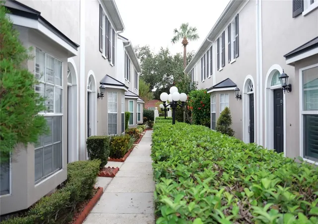 Photo 3 of Condo for sale at 3015 W Cleveland St #J, Tampa, FL 33609 | MLS# TB8555310 | Listing updated on 2026-10-08