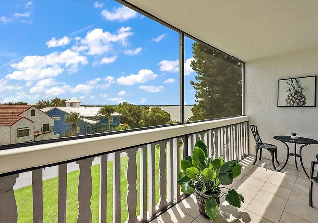 Photo 4 of Condo for sale at 601 N Mcdonald St #103, Mount Dora, FL 32757 | MLS# G5118695 | Listing updated on 2026-10-09