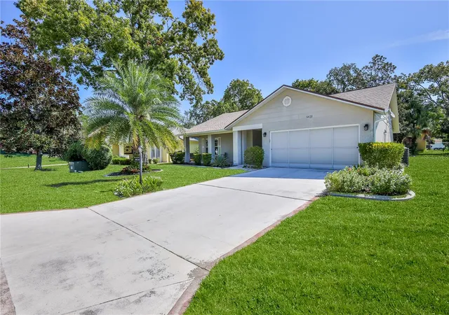 Photo 3 of Single family home for sale at 6428 Plantation Rd, Spring Hill, FL 34606 | MLS# W7890122 | Listing updated on 2026-10-15