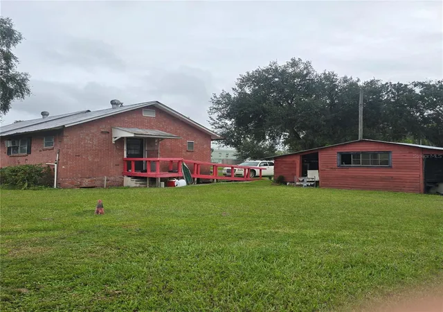 Photo 3 of Single family home for sale at 1801 W Granfield Ave, Plant City, FL 33563 | MLS# TB8555318 | Listing updated on 2026-10-07