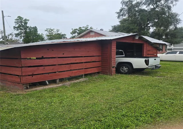 Photo 3 of Single family home for sale at 1801 W Granfield Ave, Plant City, FL 33563 | MLS# TB8555318 | Listing updated on 2026-10-07
