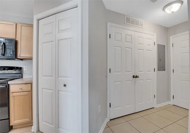 Listing Photo 5 - Condo for sale in building located at 5974 Lake Pointe Vlg Cir, ORLANDO, FL 32822 - Unit #110